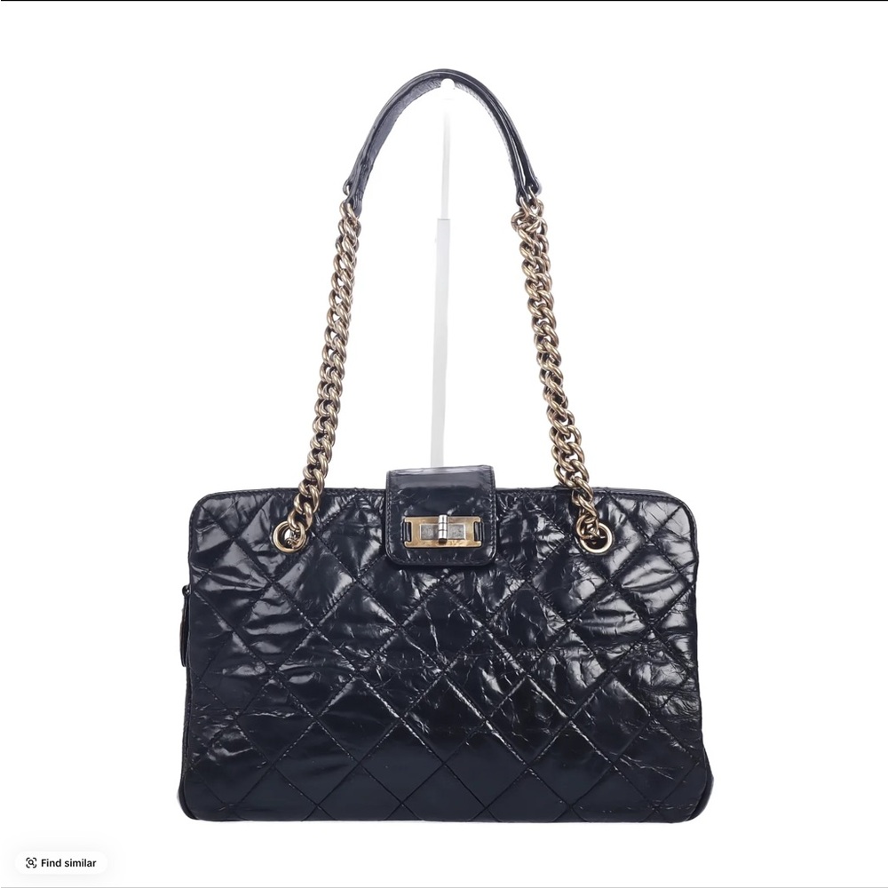 CHANEL Black Quilted Shoulder Bag with Gold Chain Straps